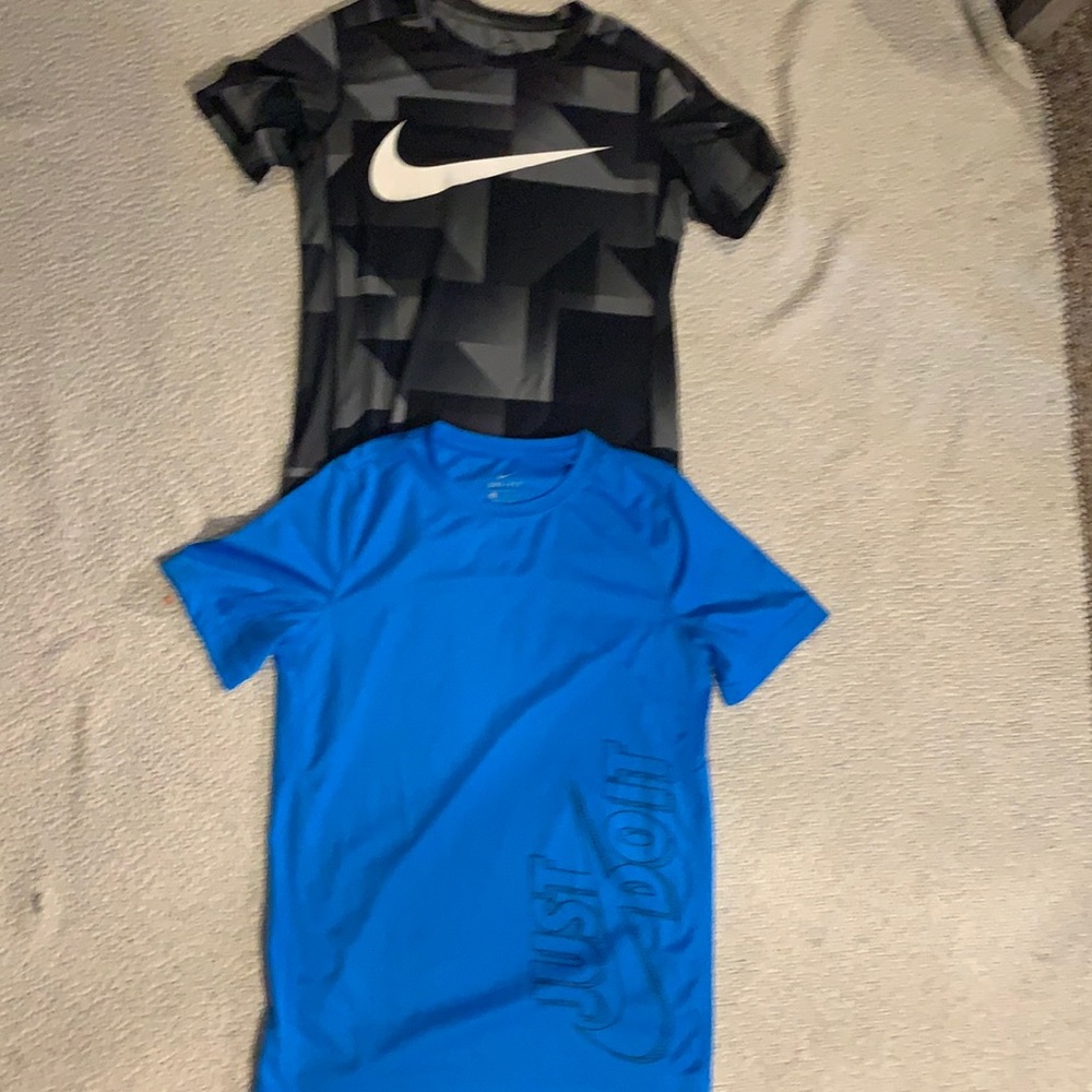 Boys Nike short sleeve shirts